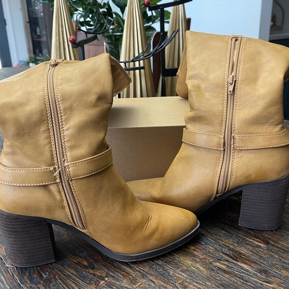 Women's Tan Knee-High Boots - Picture 3 of 7